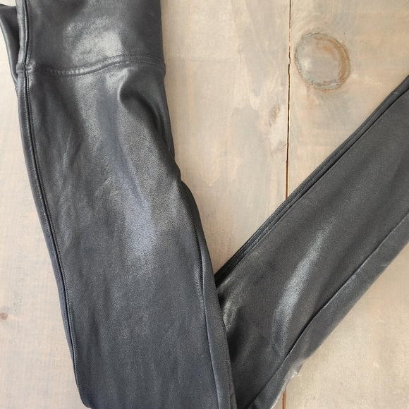 SPANX Shiny Faux Leather Leggings – Size Small - Picture 3 of 6
